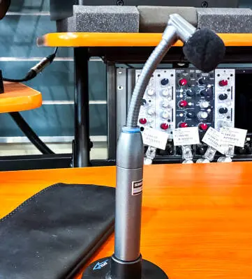 Shure - Beta 98AMP/C Mini Cardioid Condenser Microphone with A75M Microphone Mount 2